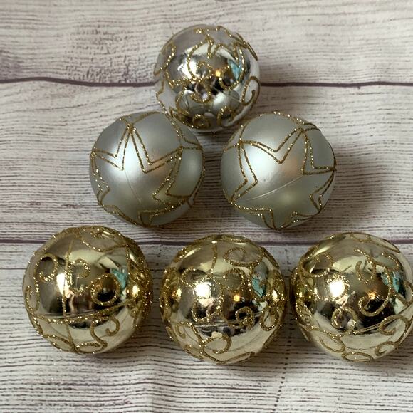 Christmas Ornament Bulbs Plastic Set of 6 Silver and Gold - Picture 6 of 10